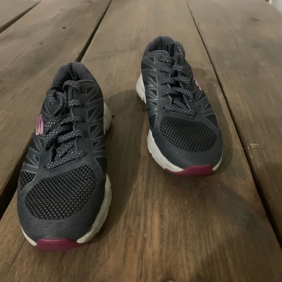 Sketchers size 6 arch support women’s shoes. - Picture 2 of 12